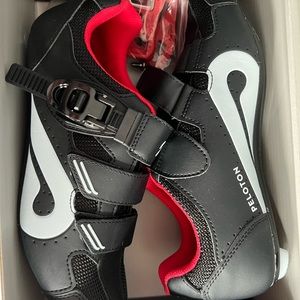 Cyclone shoes Peloton size 40 NEVER WORN BRAND NEW